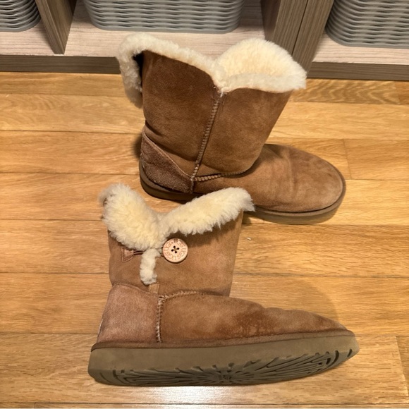 UGG Shoes - Cozy Shearling-Lined Brown Boots